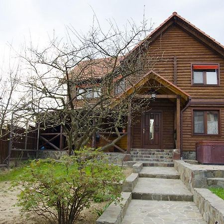 Liubava Hotel Polyana  Bagian luar foto